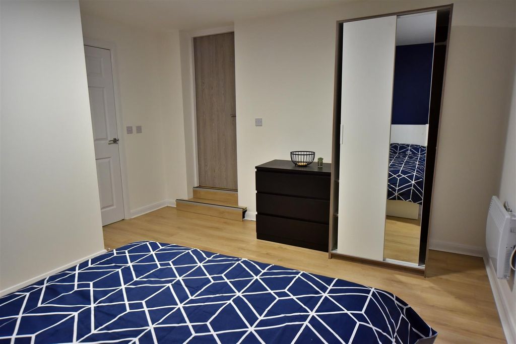Property photo 2 of 5 165Ar_Room15_04.Jpg