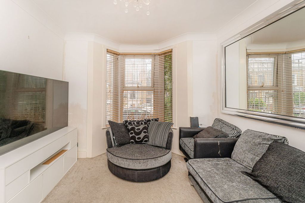 Property photo 3 of 23