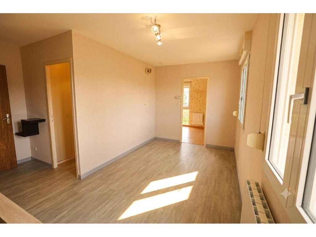 Property photo 3 of 21