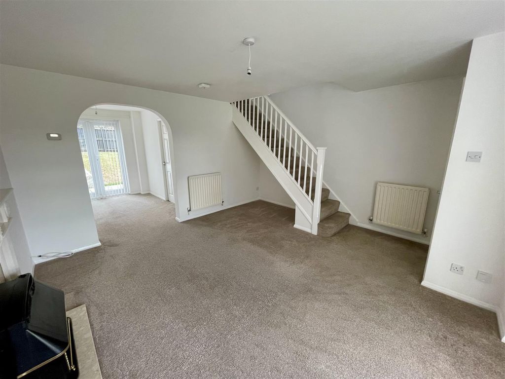 Property photo 3 of 18 Lounge