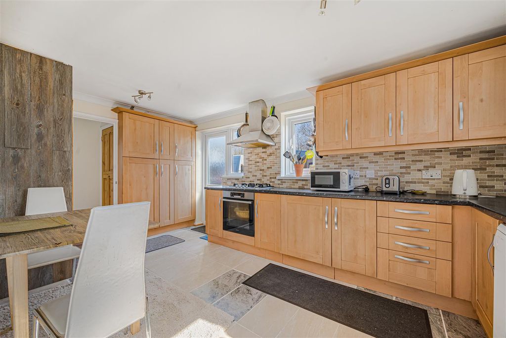 Property photo 2 of 16 Kitchen/Diner