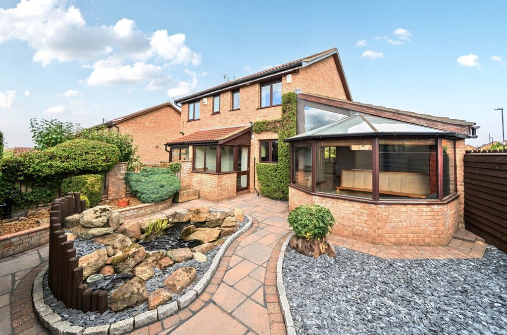 Property photo 2 of 20 Ewemove Harrogate Garden1