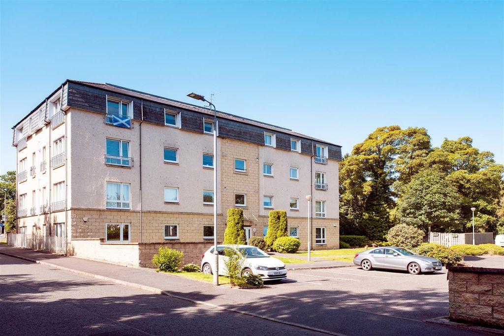 Property photo 2 of 19 Maygardens-02.Jpg