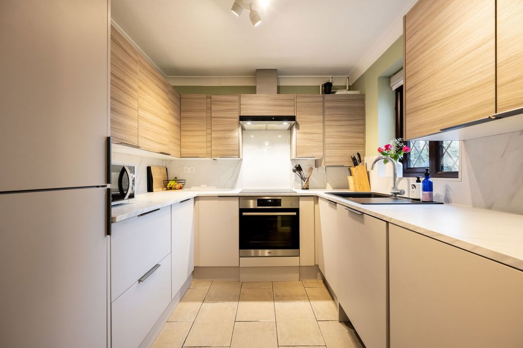 Property photo 2 of 29