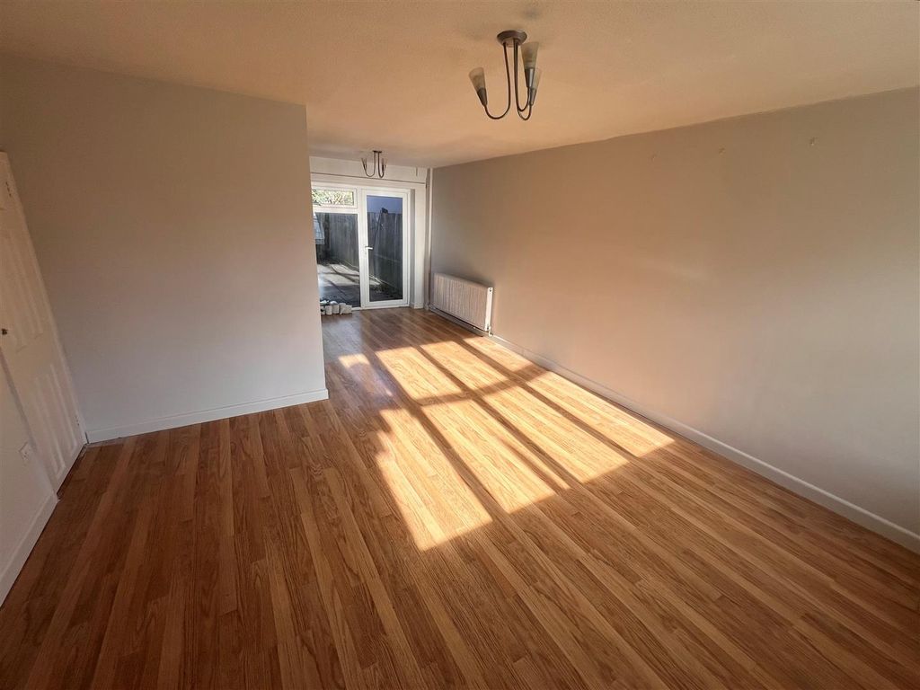 Property photo 3 of 10 Lounge / Diner