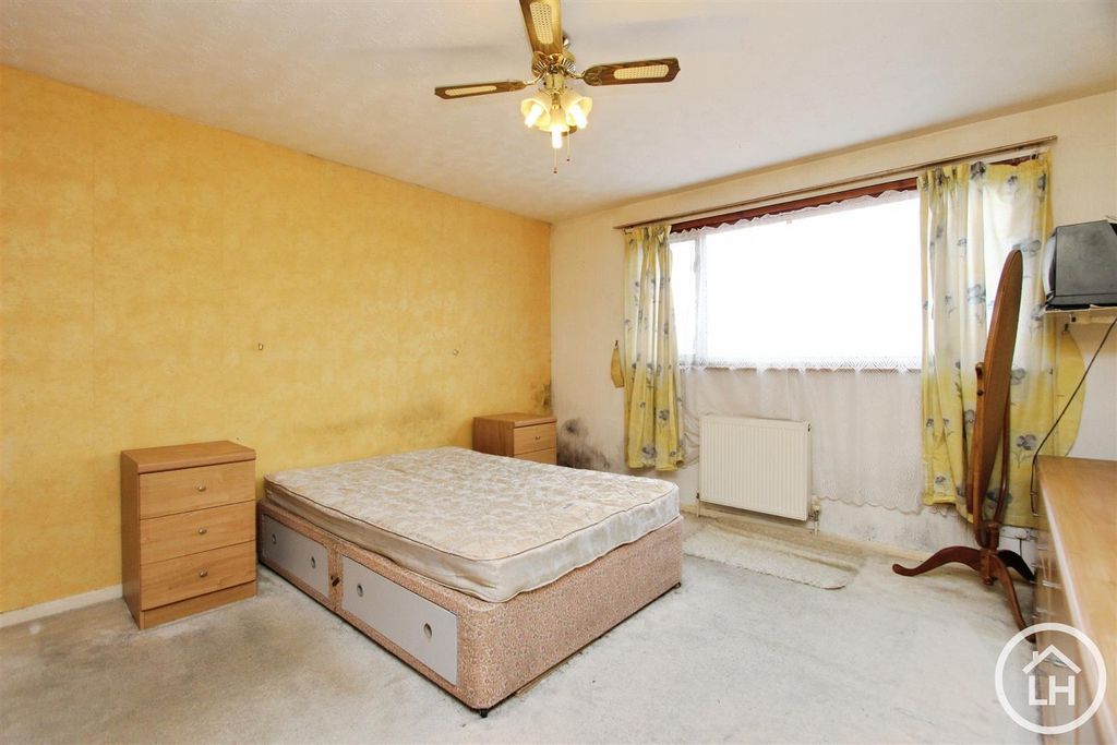 Property photo 2 of 14 Bedroom One