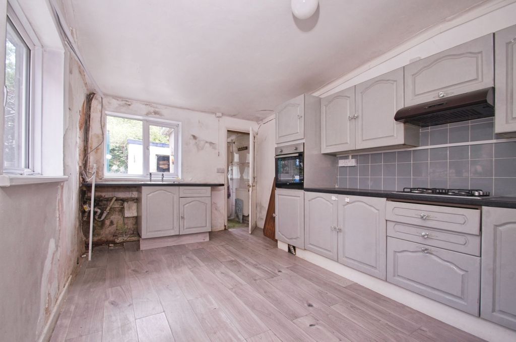 Property photo 3 of 17 Photo
