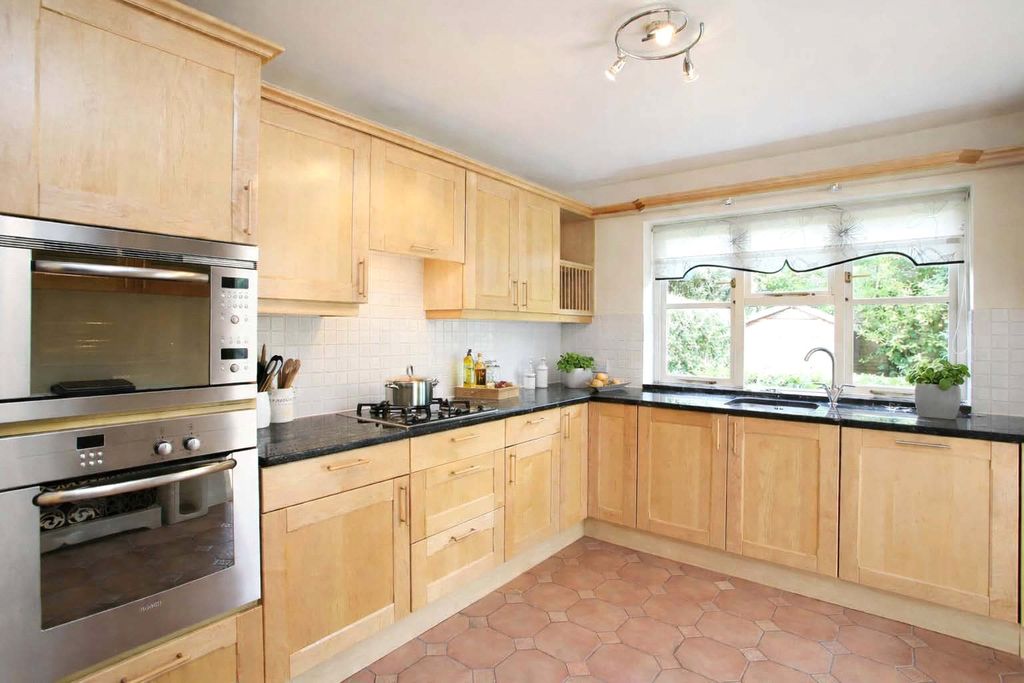 Property photo 2 of 8 Picture No. 17