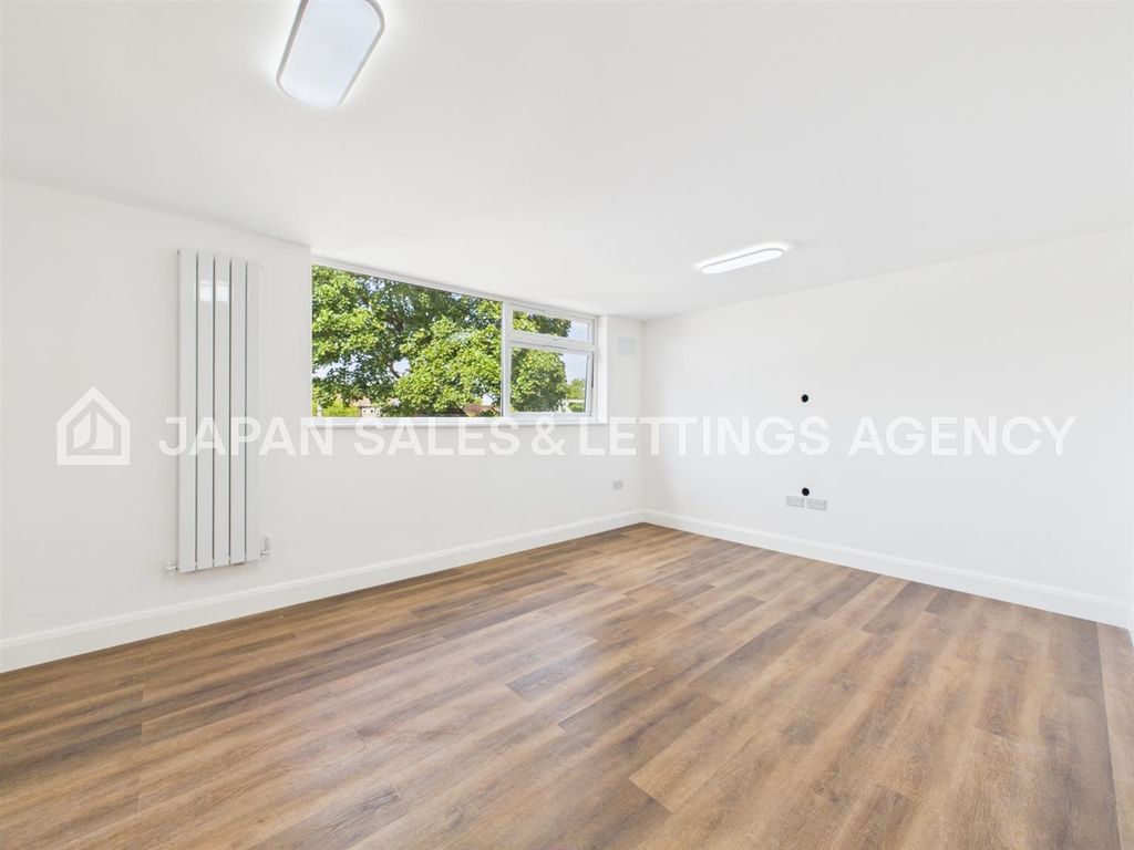 Property photo 2 of 6 Cam04401G0-Pr0147-Still005.Jpg