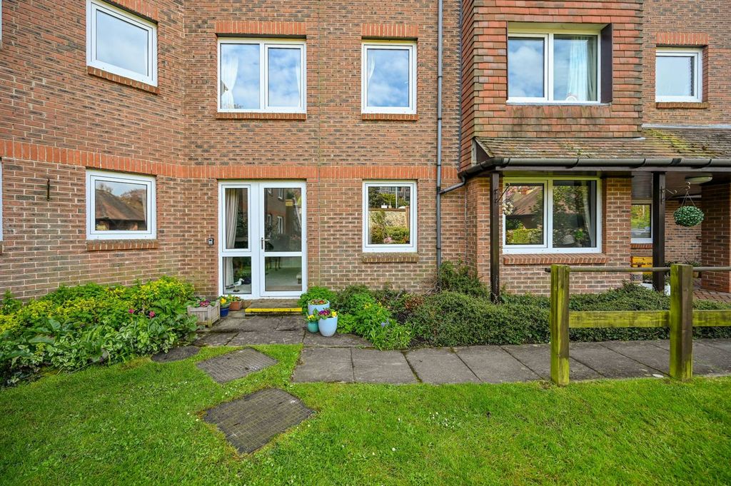Property photo 2 of 10