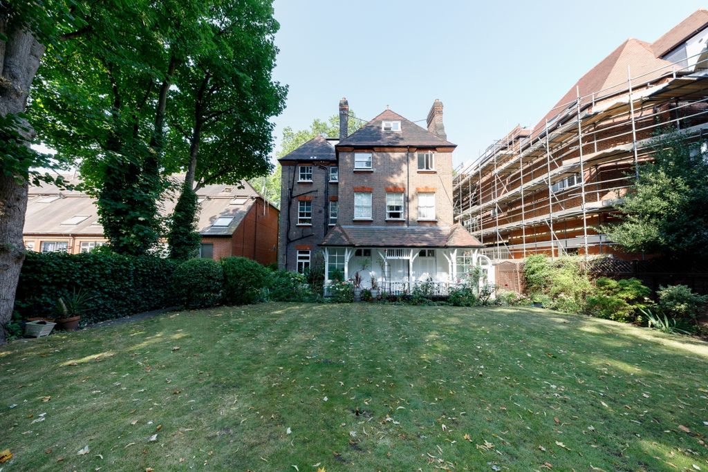 Property photo 1 of 21 54-Fitzjohns-Aven...
