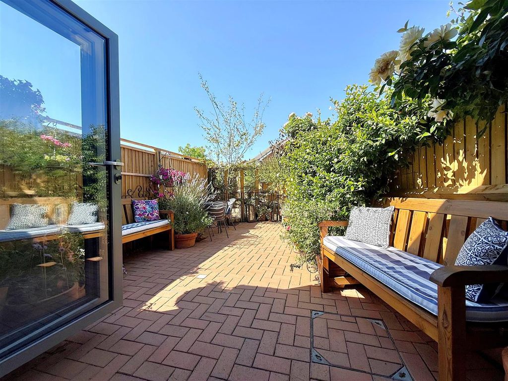 Property photo 2 of 12 Garden 2.Jpg