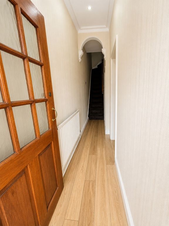 Property photo 2 of 9 Hallway