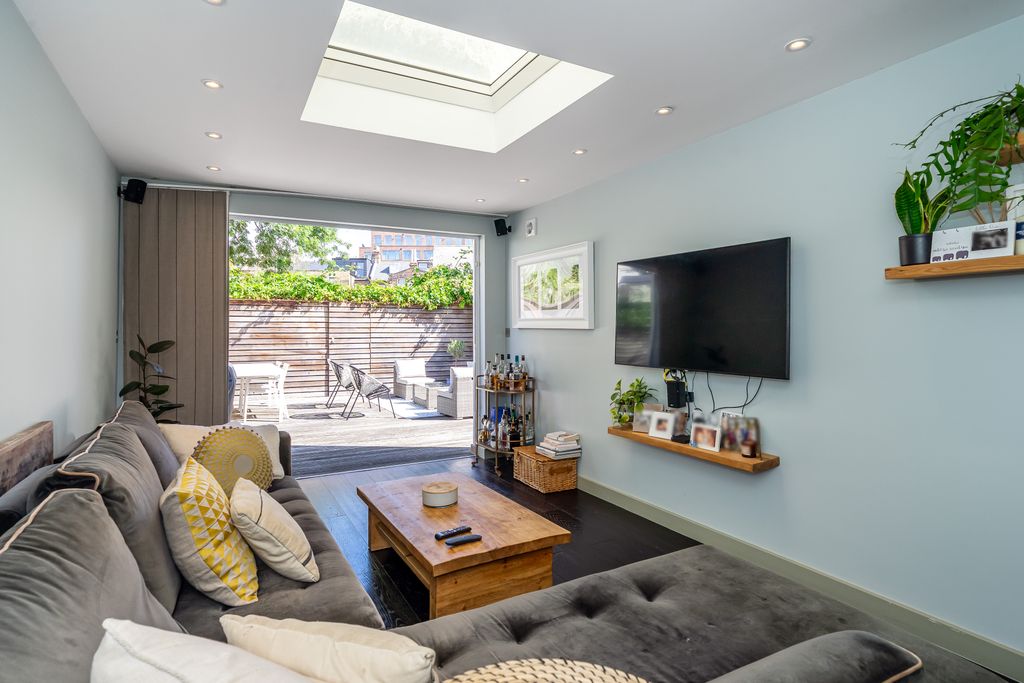 Property photo 1 of 17