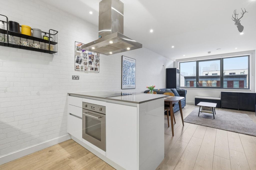 Property photo 3 of 21