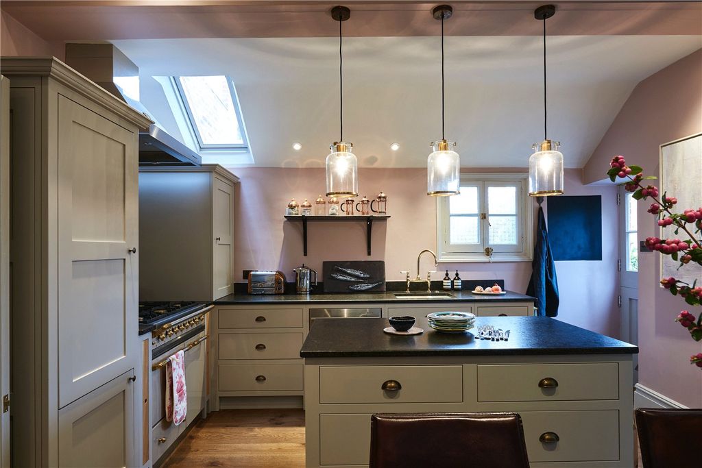 Property photo 3 of 15 Kitchen/Breakfast