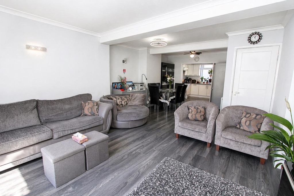 Property photo 3 of 18 Lounge B.Png