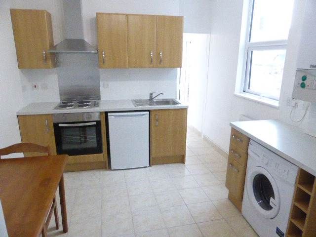 Property photo 2 of 6 Kitchen