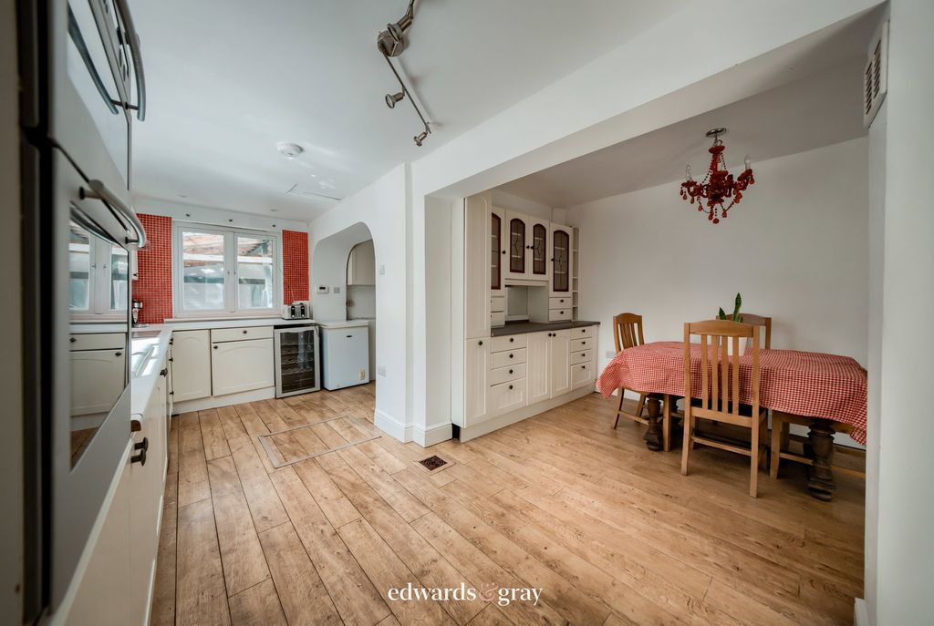 Property photo 3 of 39