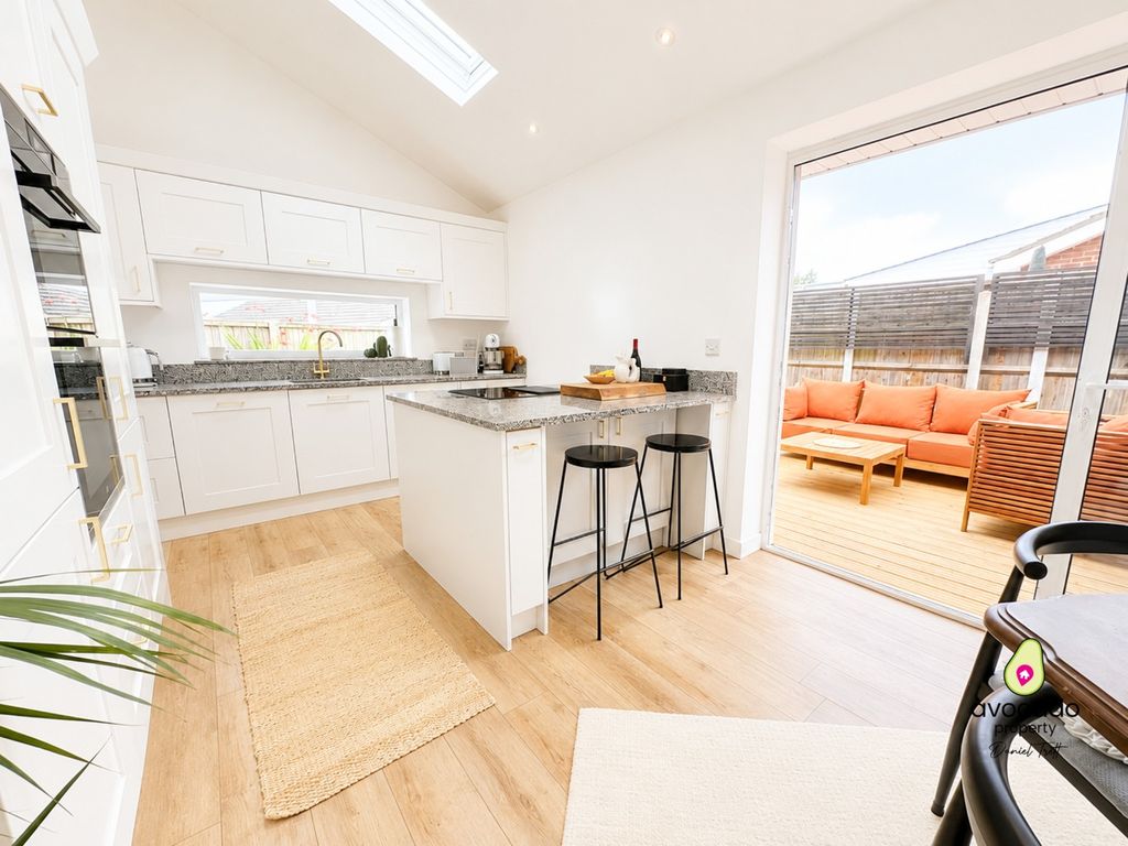 Property photo 2 of 19 5231185