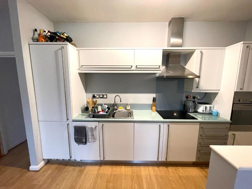 Property photo 3 of 10 Kitchen.Jpg