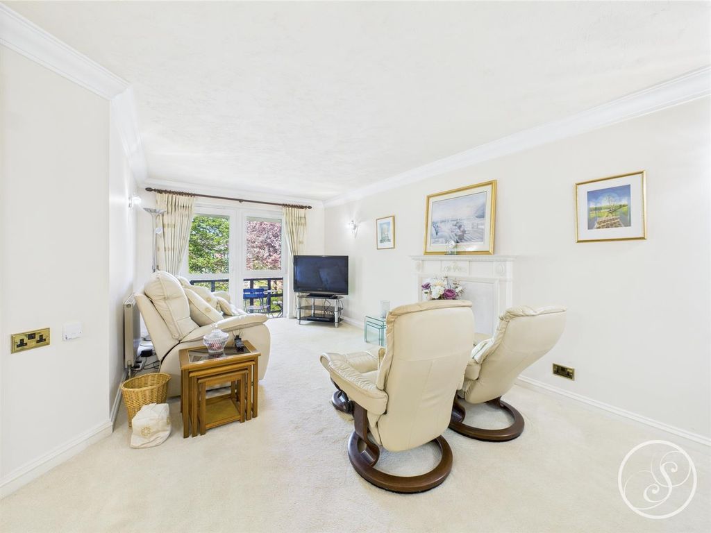 Property photo 3 of 15 Living Room