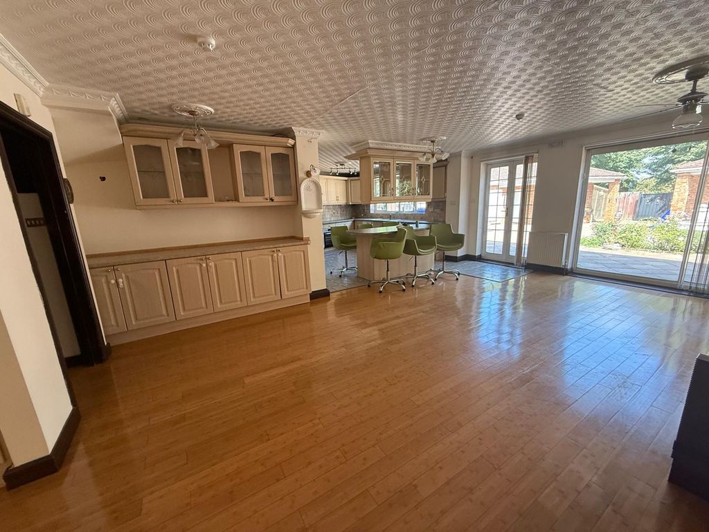 Property photo 2 of 26