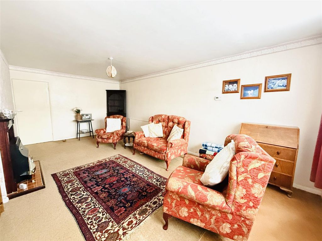 Property photo 3 of 16 Living Room