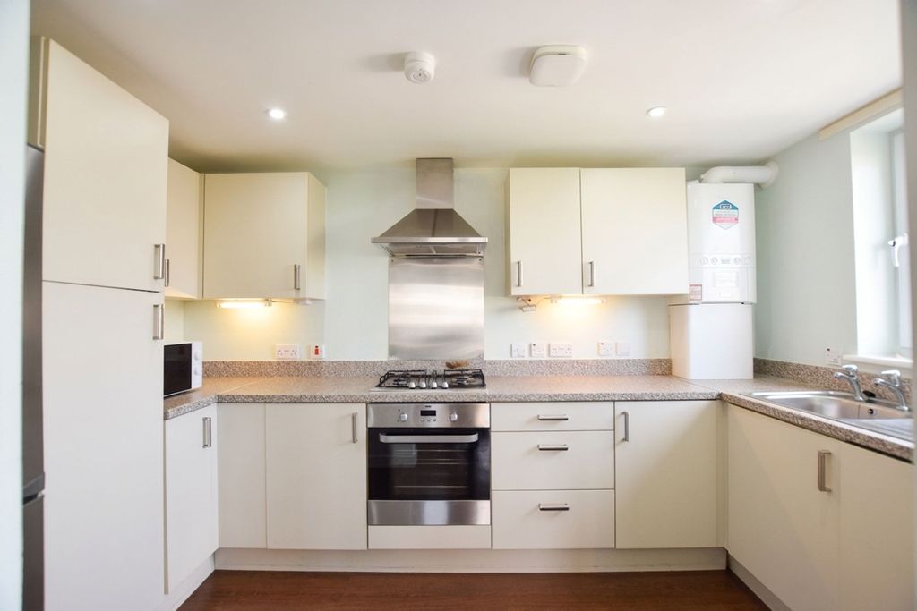 Property photo 2 of 7 Kitchen