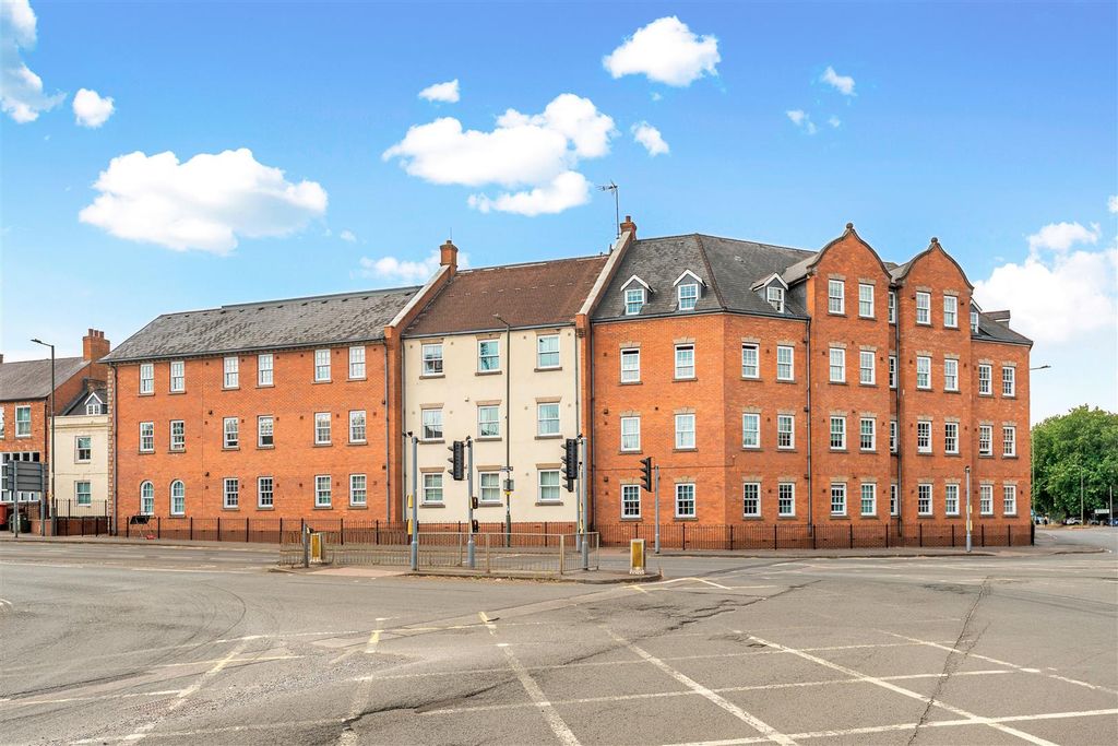 Property photo 1 of 10 36 People's Place, Banbury-1.Jpg