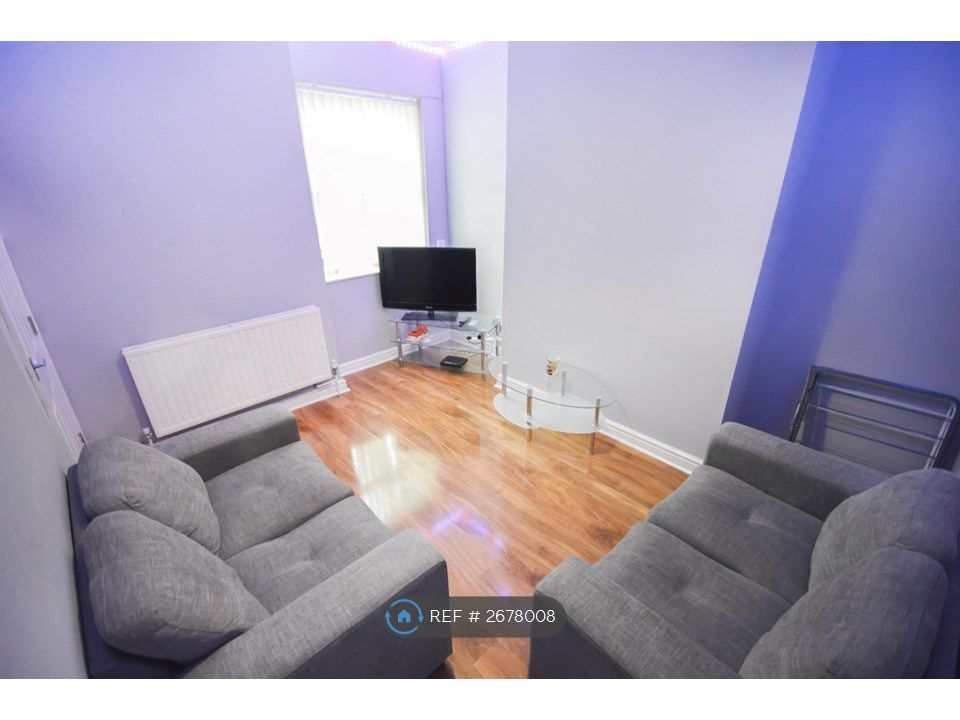 Property photo 3 of 13 Lounge