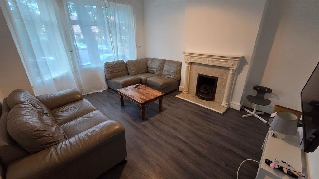 Property photo 1 of 15 Bright, Well-Presented Living Room With Large Fron...