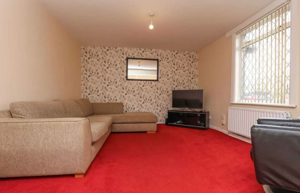 Property photo 3 of 8