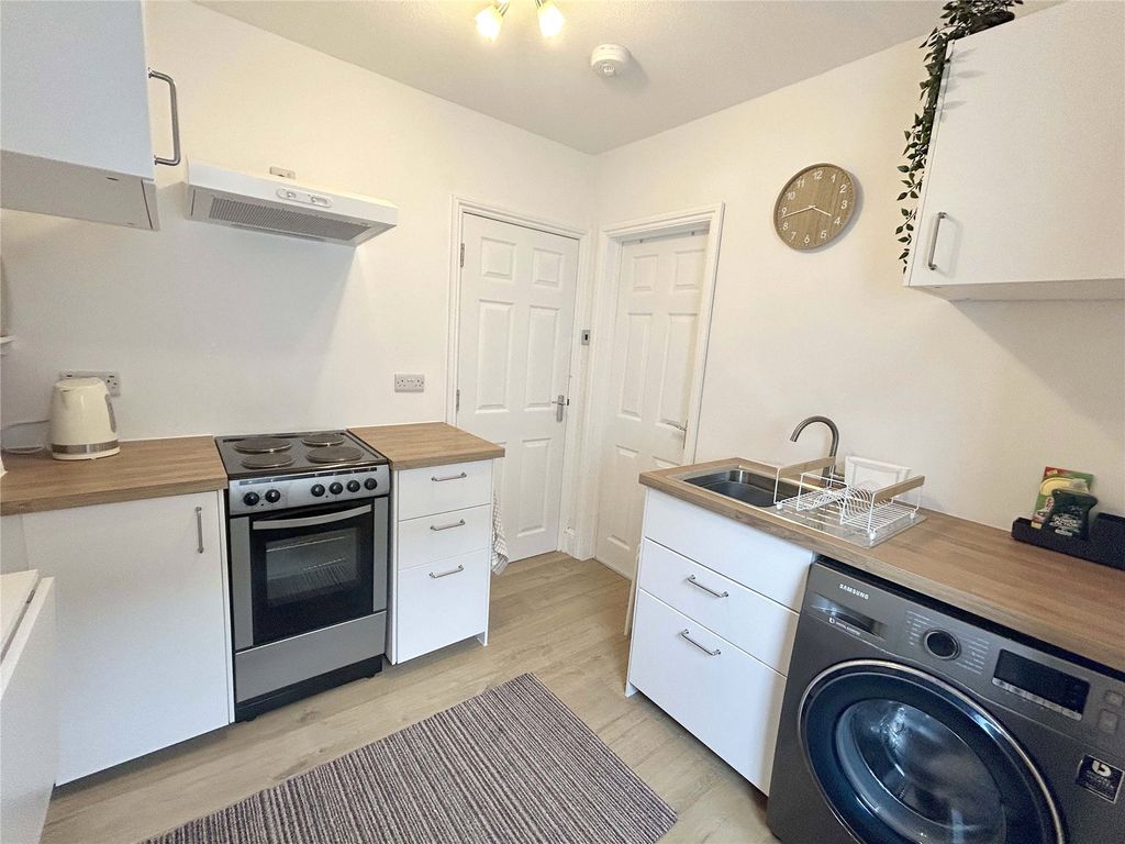 Property photo 2 of 8 Kitchen