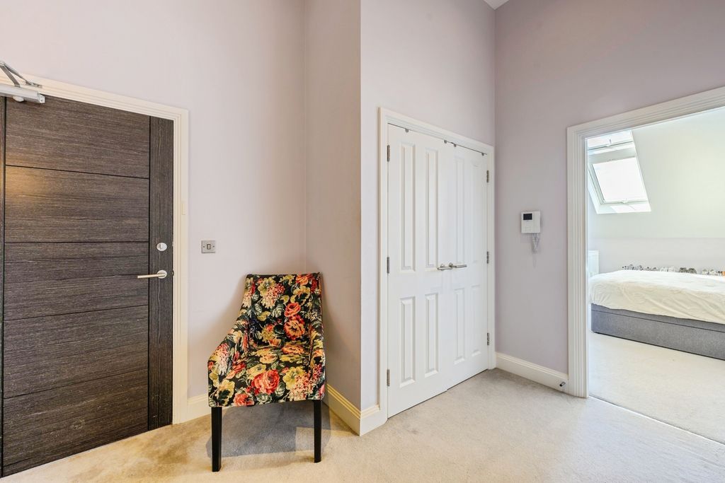 Property photo 3 of 11 Pbox-Img.Jpg