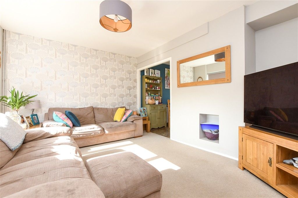 Property photo 1 of 12 Lounge