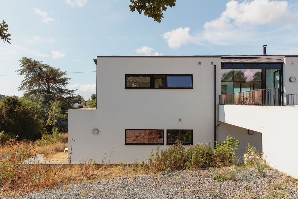 Property photo 3 of 30 309059 - 04_Lyndale_Clare Rodbourne.Jpg