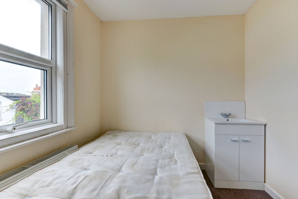 Property photo 3 of 15 A Bright And Tidy Bedroom With A Large Window Prov...