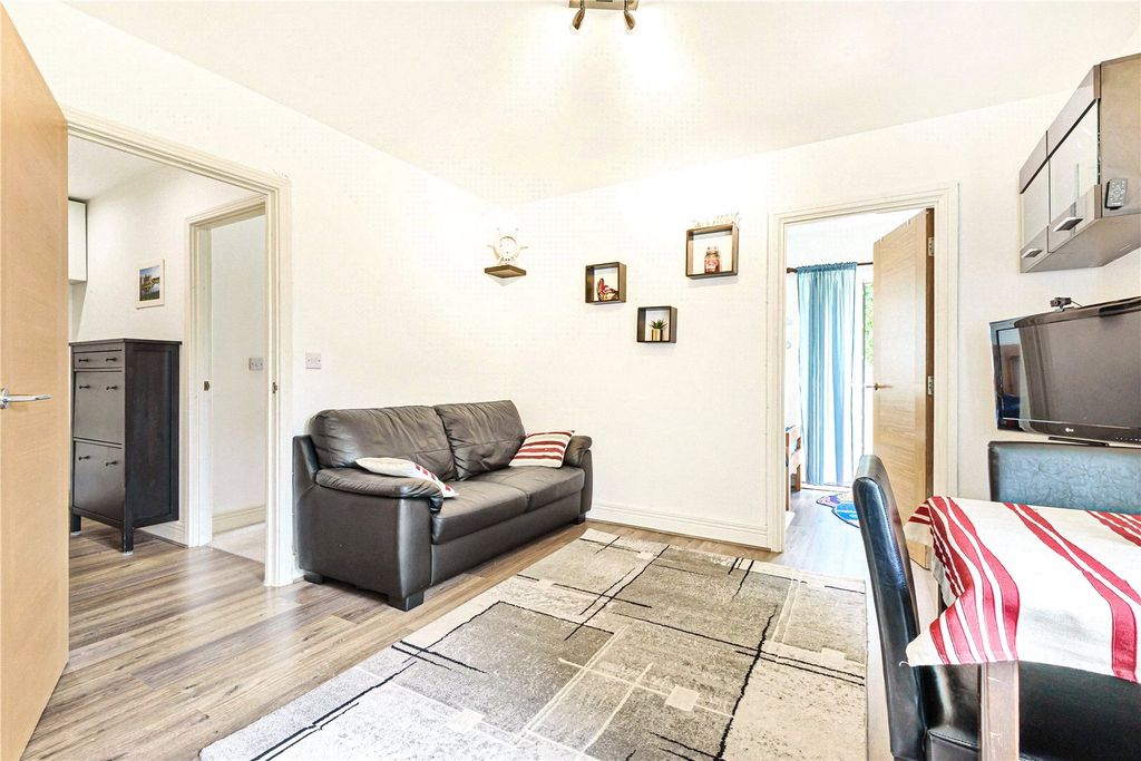 Property photo 2 of 18 Picture No. 28