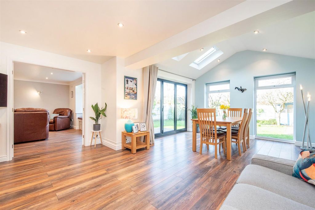 Property photo 2 of 42 Kitchen/Diner/Family Room