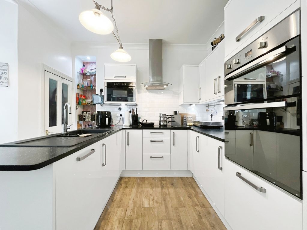 Property photo 2 of 21 Kitchen