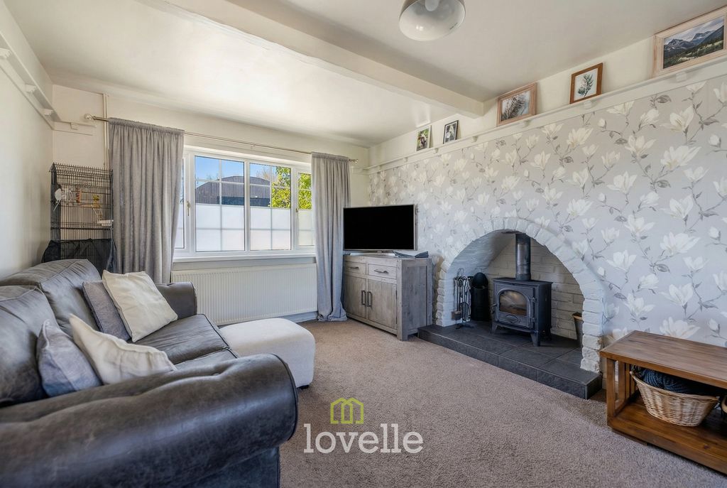 Property photo 2 of 33