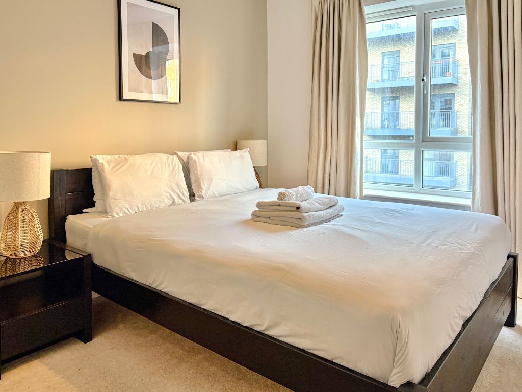 Property photo 3 of 16 Bedroom