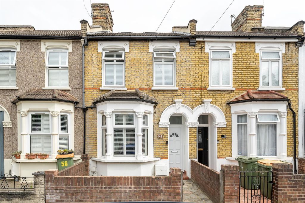 Property photo 1 of 38 Sutton Court Road, E13