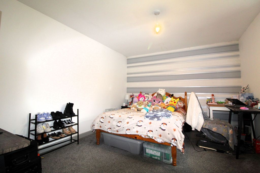 Property photo 3 of 5