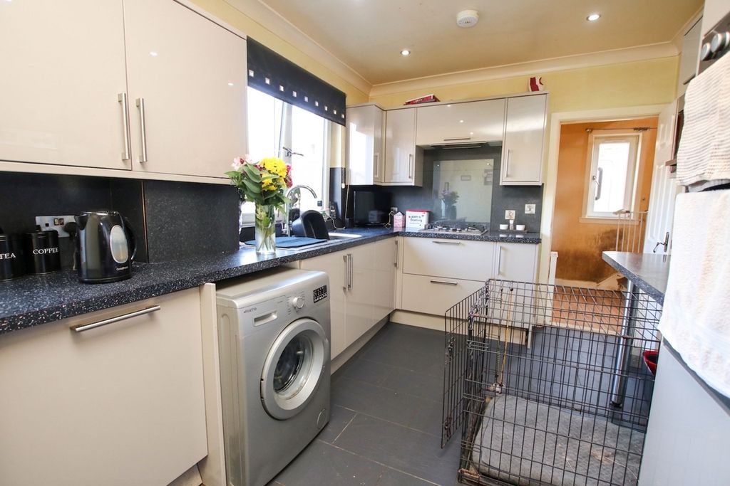 Property photo 3 of 15 Kitchen