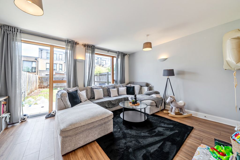 Property photo 2 of 10 1463274-20-6A0d7d...