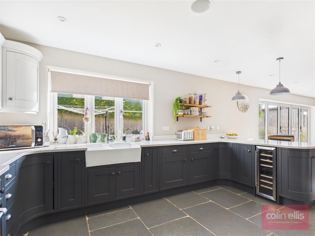 Property photo 3 of 36 Cam05075G0-Pr0222-Still007.Jpg