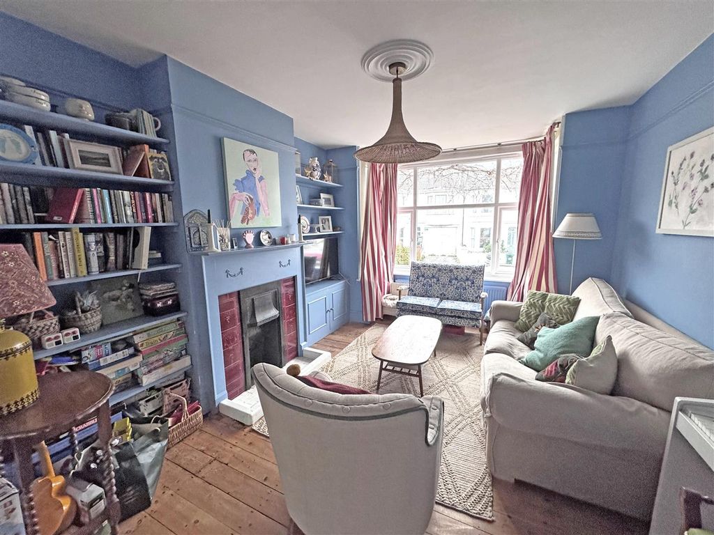 Property photo 2 of 15 4E.Jpg
