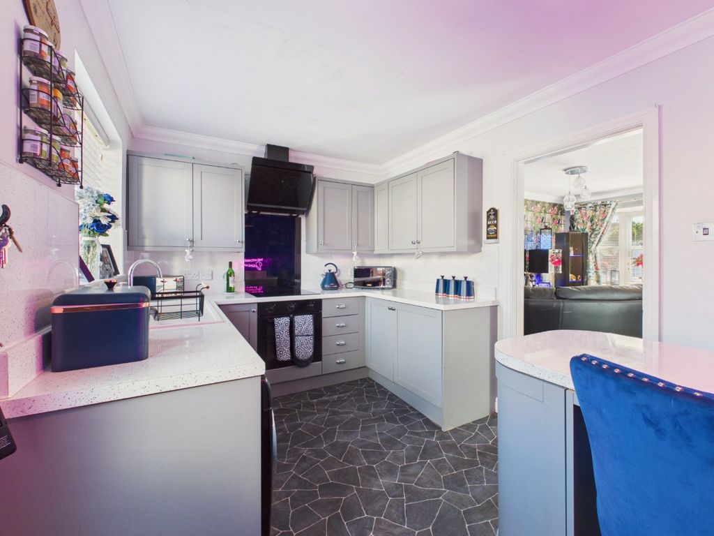 Property photo 3 of 18 5296035